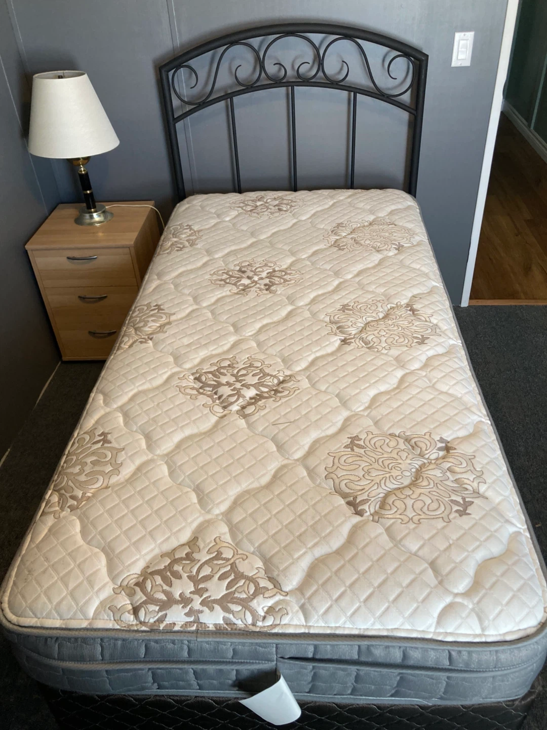 Single frame & mattress