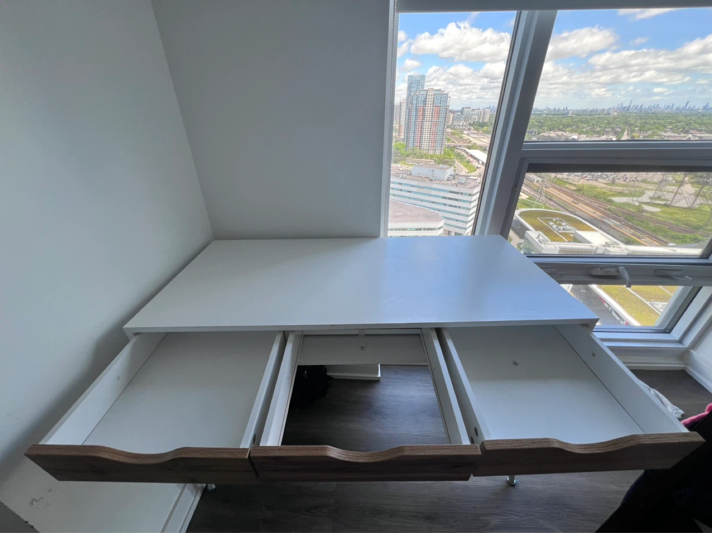 White desk with 3 drawers - photo 3