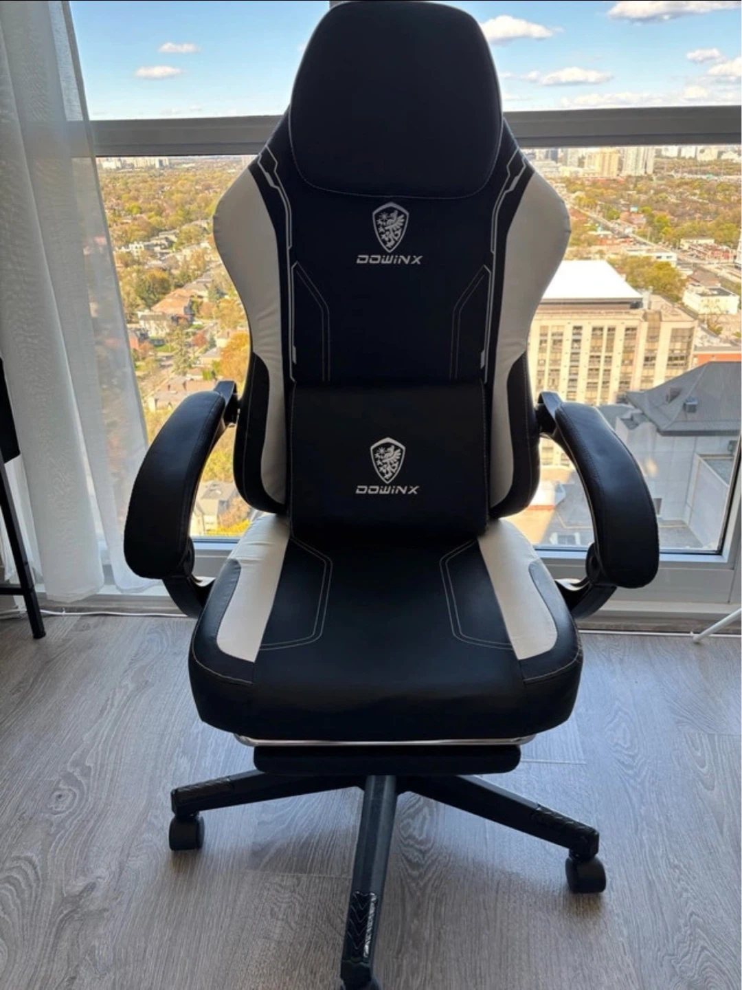 Dowinx Gaming Chair with Footrest - Like New (White/Black) - photo 4