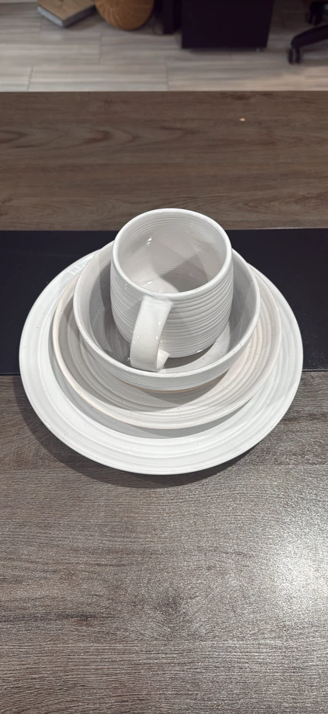 16 piece White Ceramic Bowls/plates/mugs
