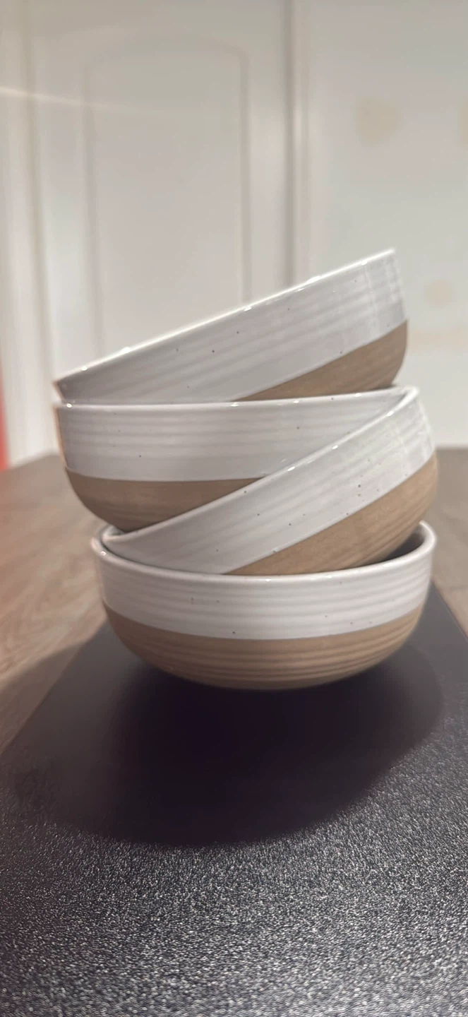 16 piece White Ceramic Bowls/plates/mugs - photo 3