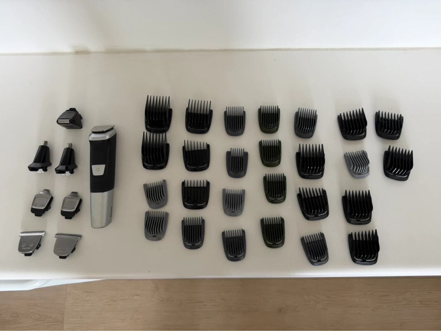Philips MG5750 Multi Groomer with Attachments - photo 2