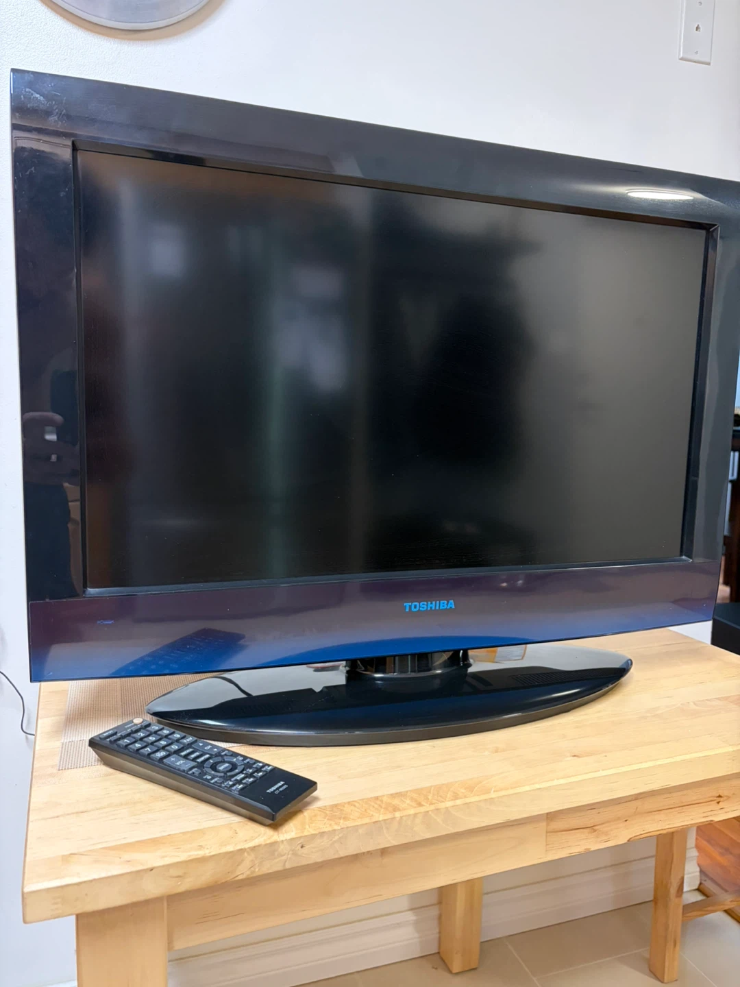Toshiba LCD Television, 26 inch