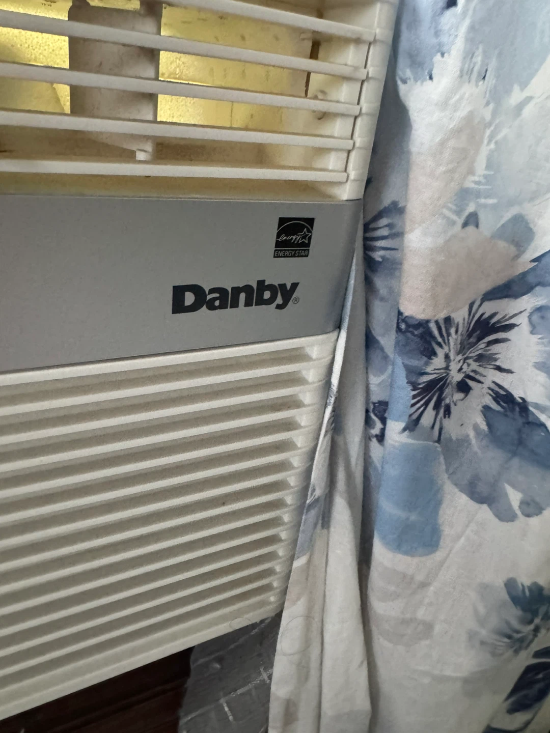 Danby Window Air Conditioner - photo 2