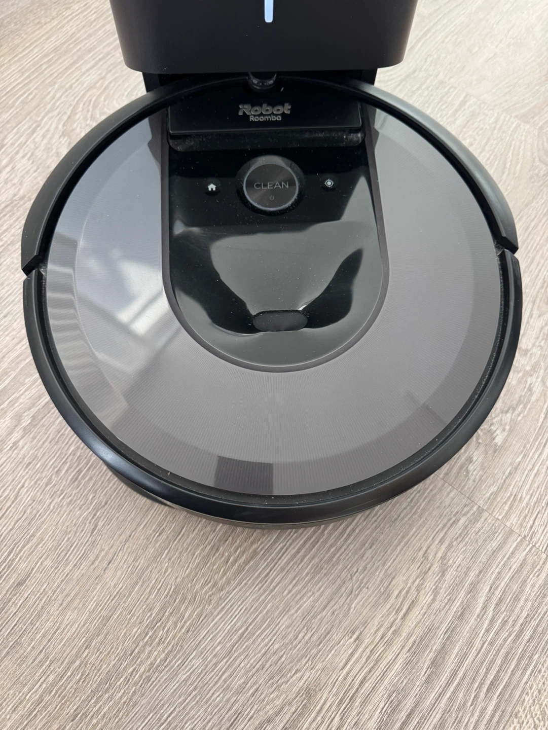 iRobot Roomba i7 Robot Vacuum wifi connected