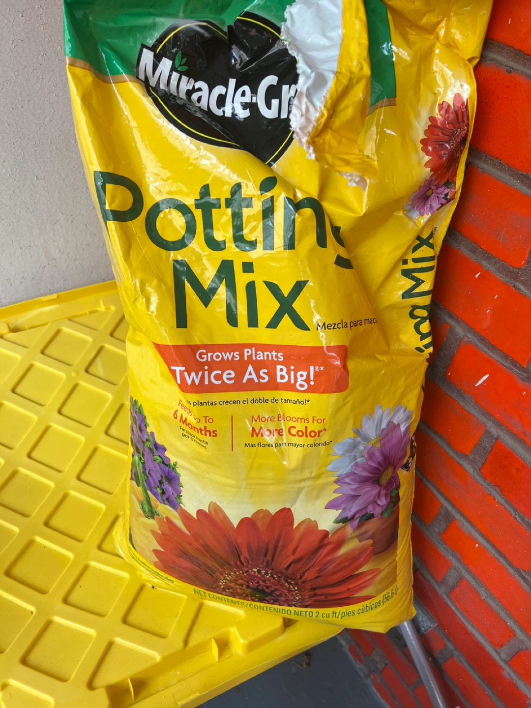 Miracle-Gro Potting Mix - 2 cu ft