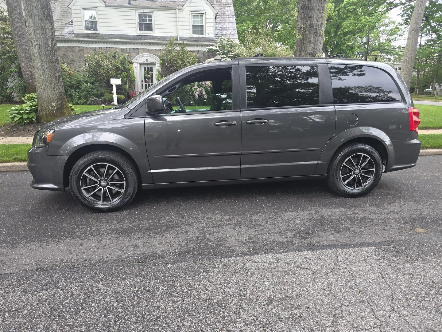 2016 Dodge Grand Caravan SXT, Stow & Go Clean, NEG - photo 4