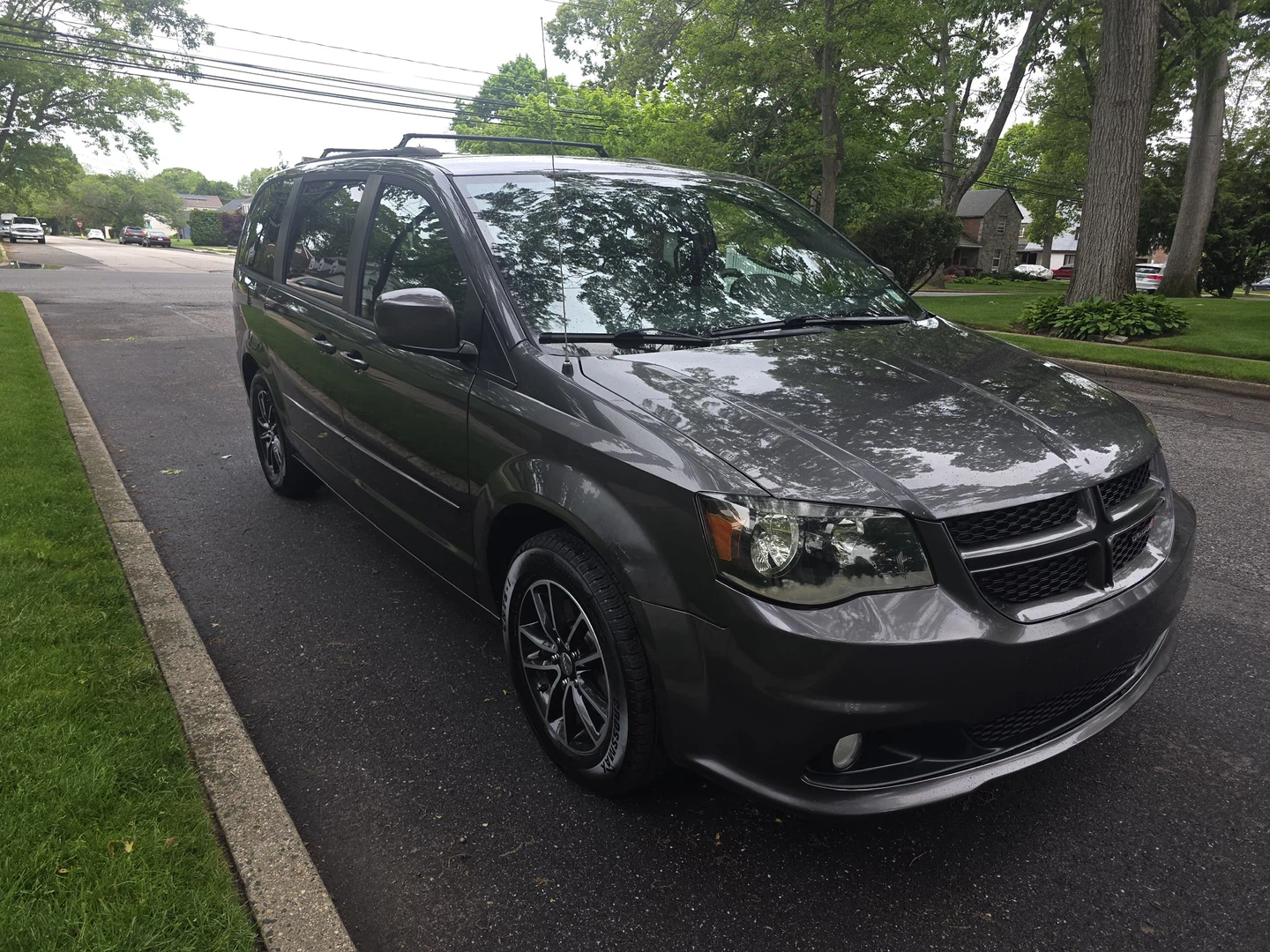 2016 Dodge Grand Caravan SXT, Stow & Go Clean, NEG - photo 3