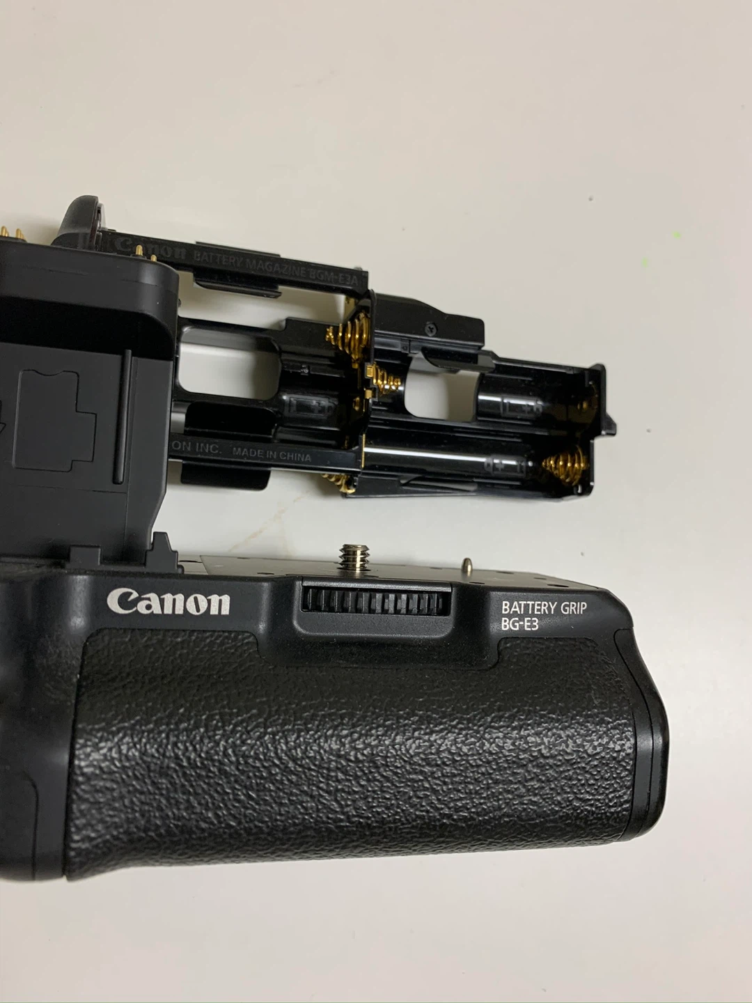 Canon BG-E3 Battery Grip for EOS DSLR Cameras - photo 3