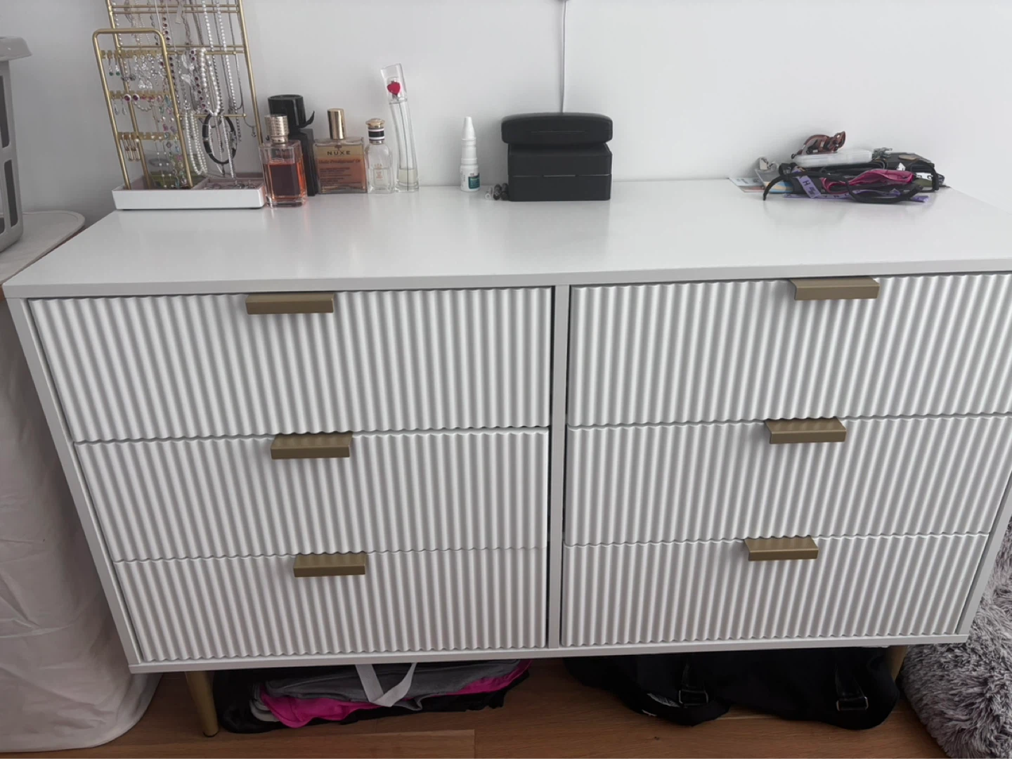 White 6-Drawer Dresser with Fluted Fronts