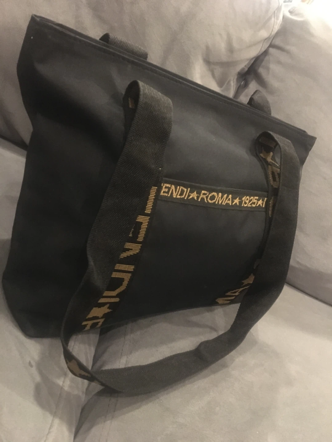 Sac fourre-tout Fendi noir - photo 4