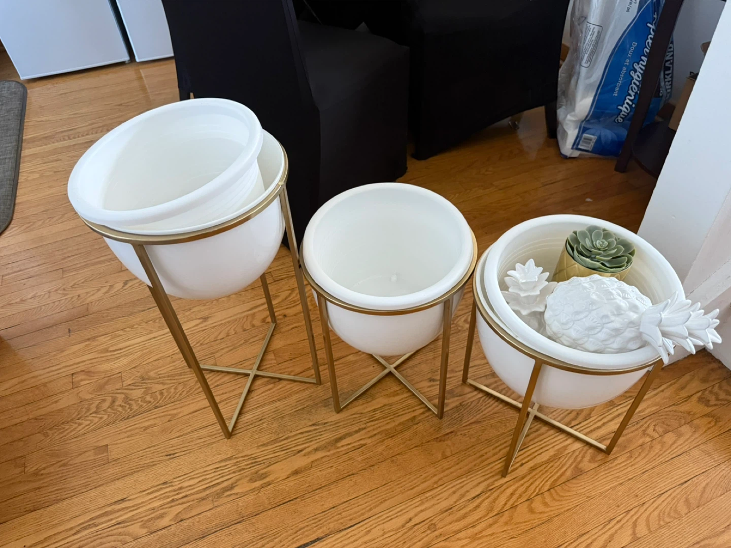 Set of 3 White & Gold Planters - photo 2