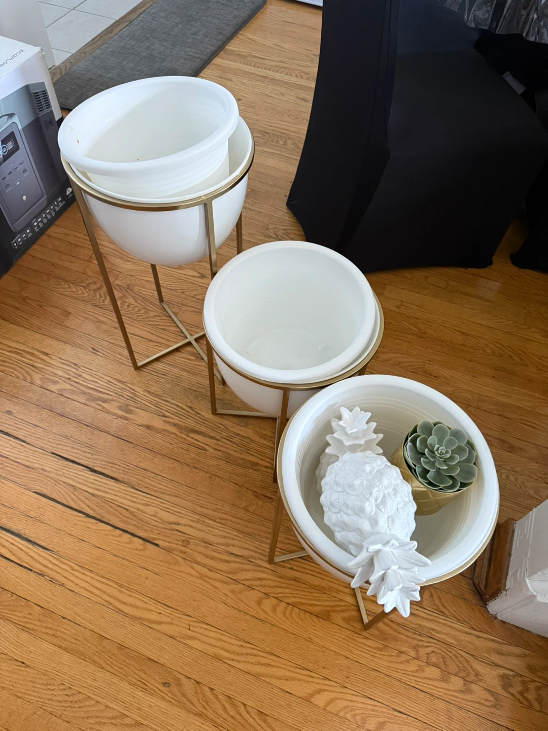Set of 3 White & Gold Planters - photo 4