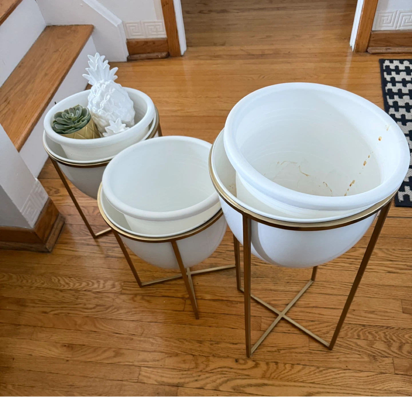 Set of 3 White & Gold Planters - photo 3