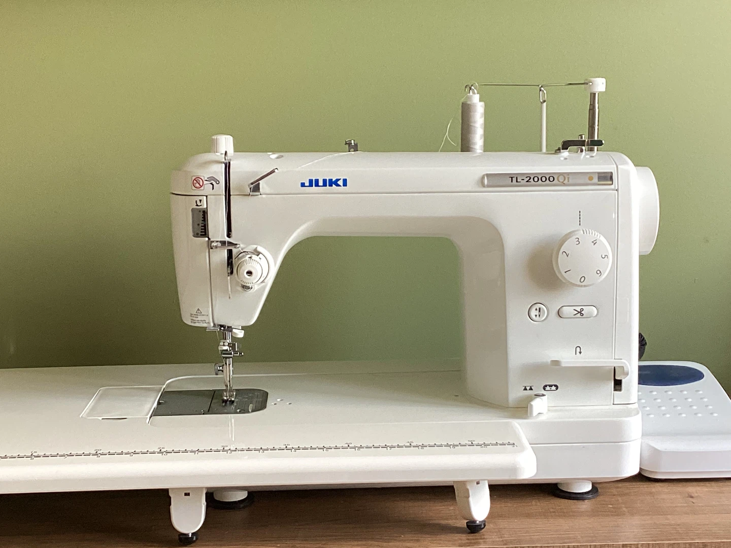 Juki TL-2000 Qi Sewing Machine