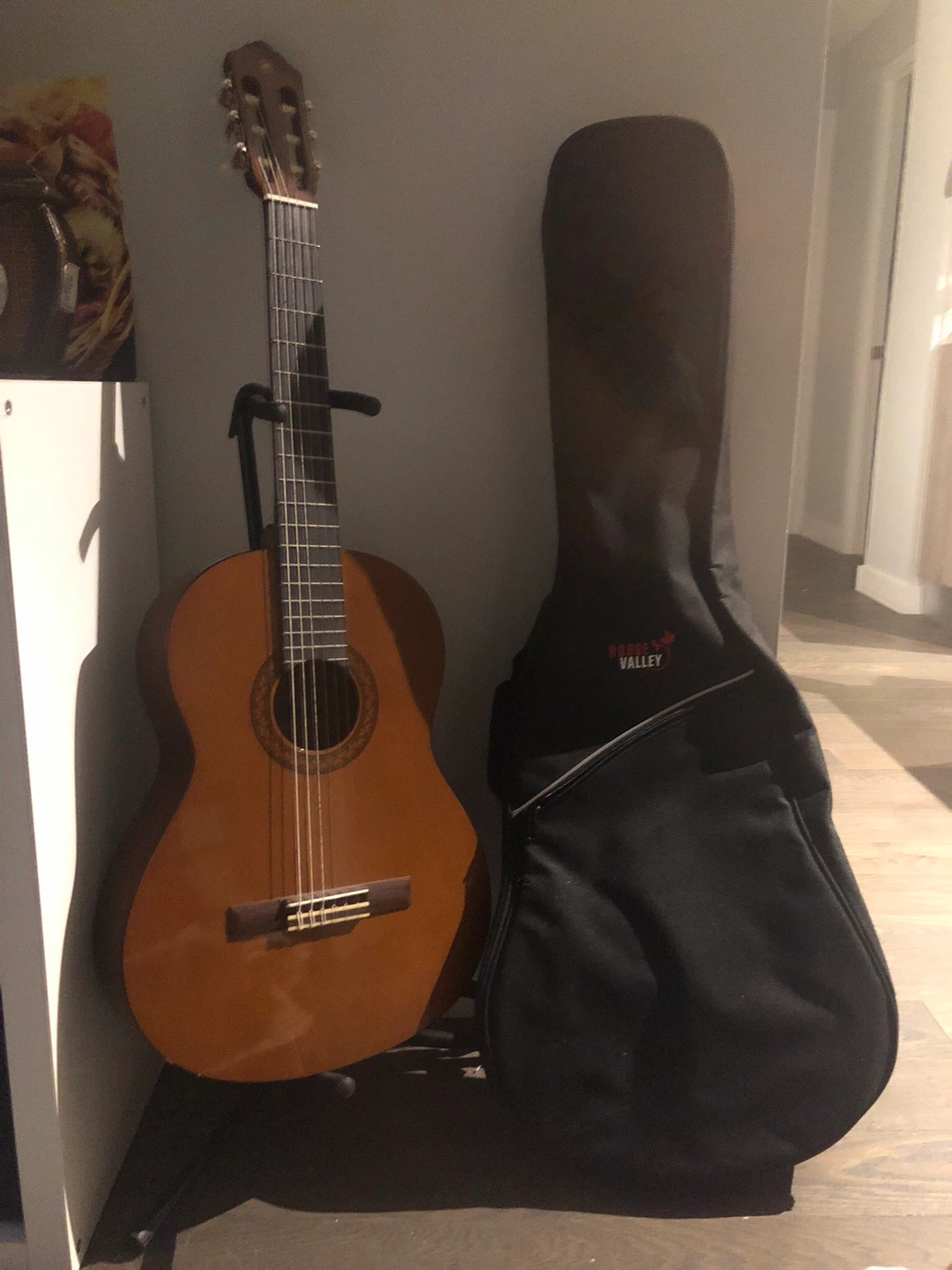 C40 Yamaha Classical Guitar with Gig Bag & Stand