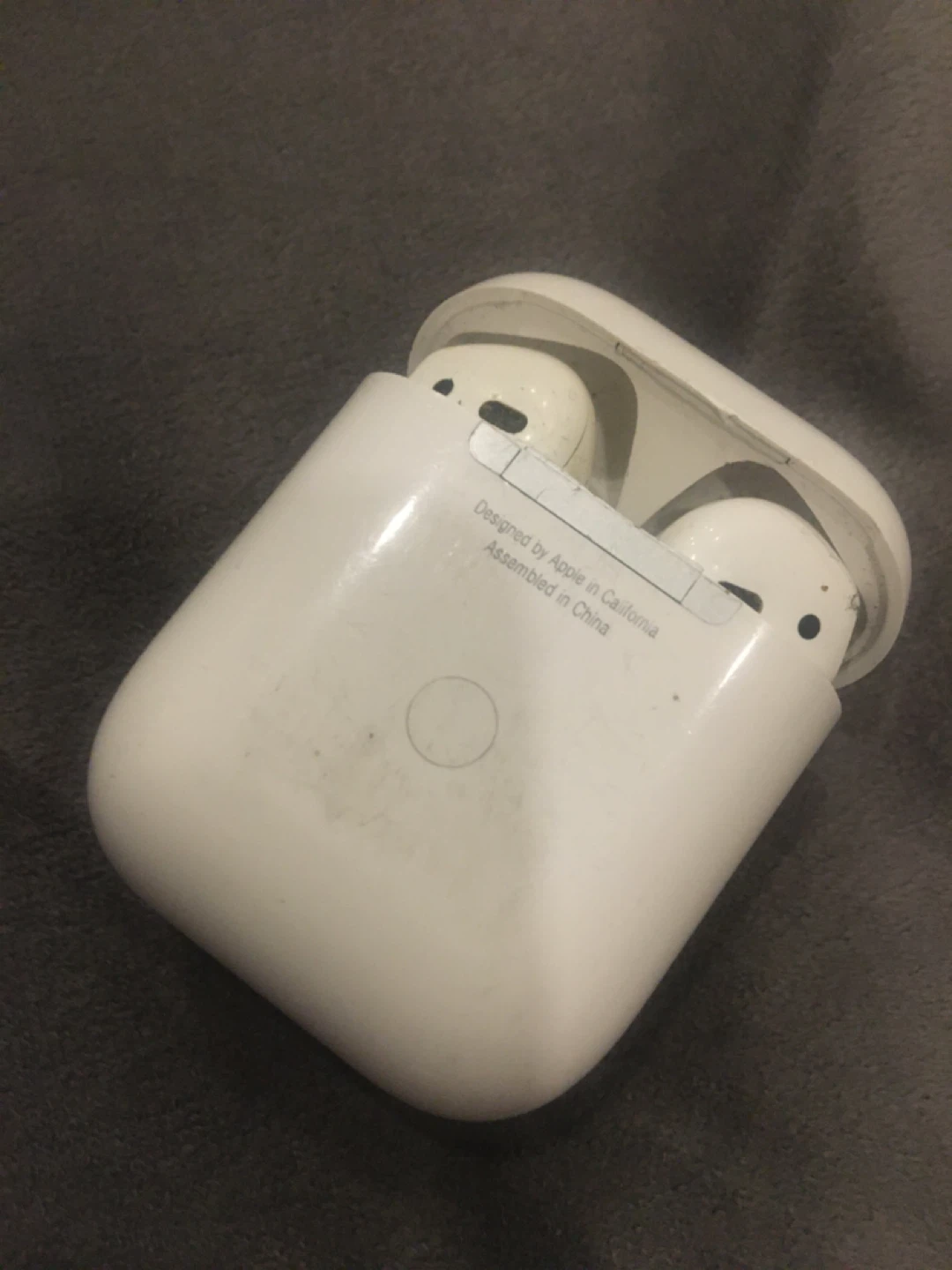 AirPods Apple avec étui de chargement