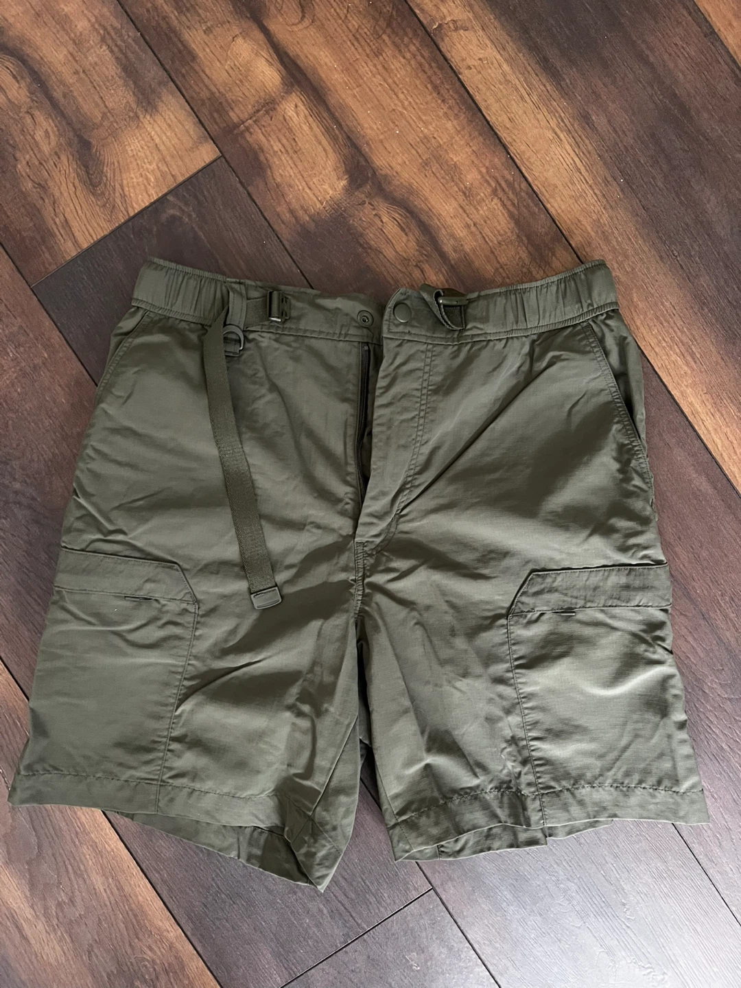 UNIQLO Cargo Shorts - Olive Green (S)