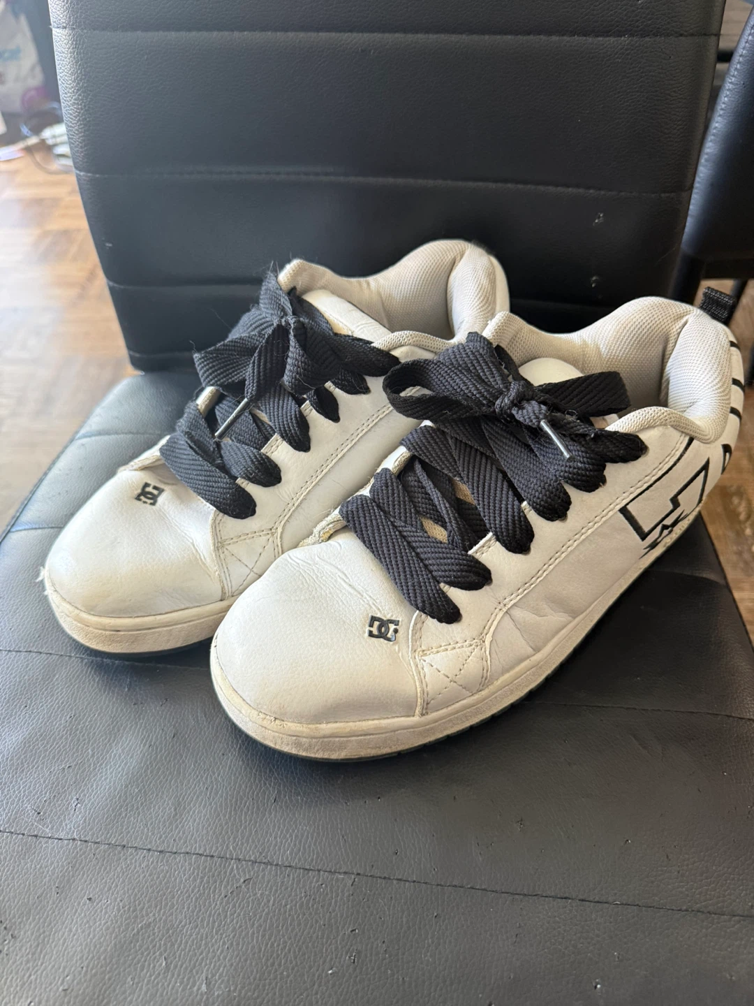 DC Shoes USA White & Black Sneakers - photo 2