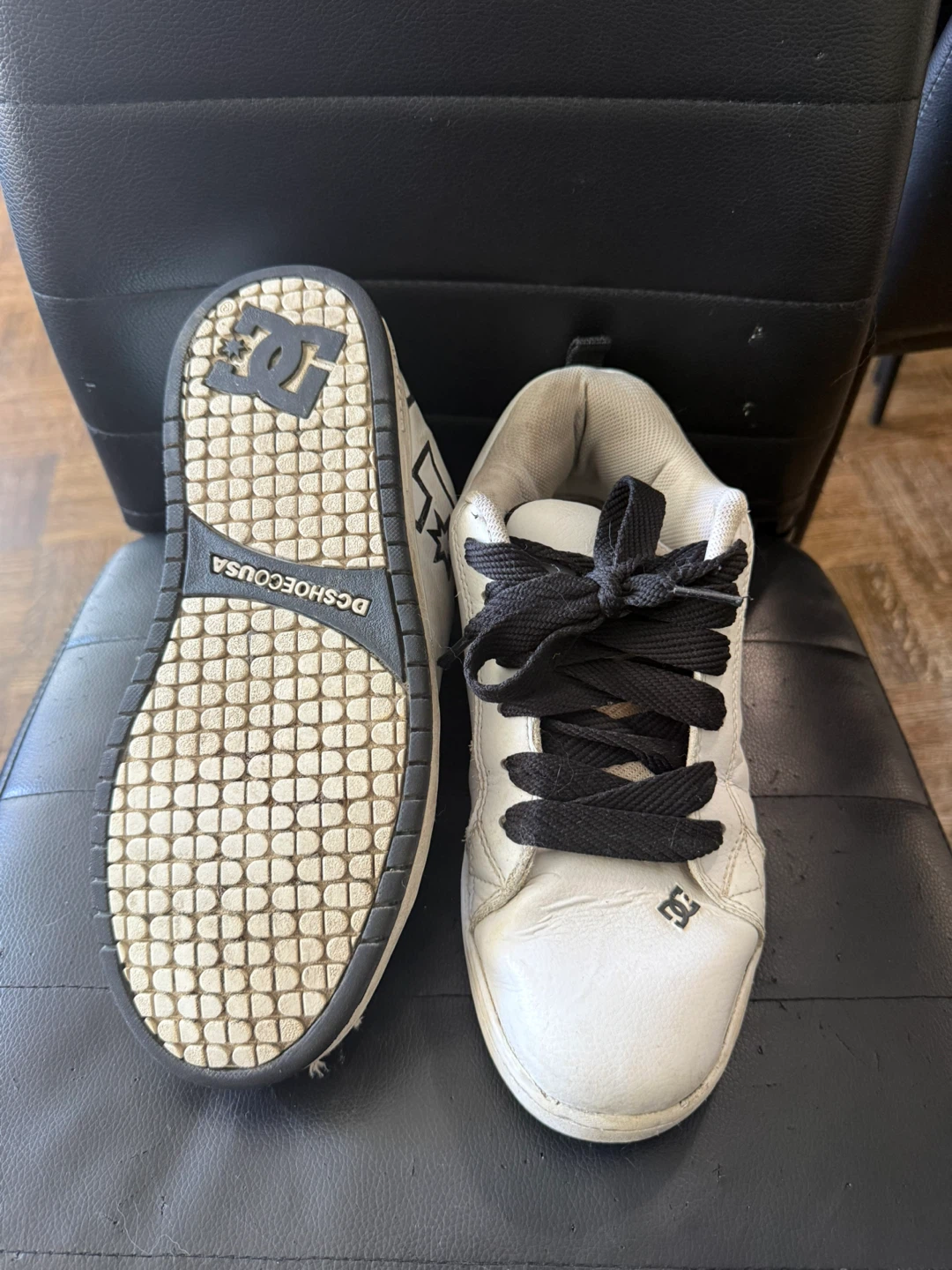 DC Shoes USA White & Black Sneakers - photo 4