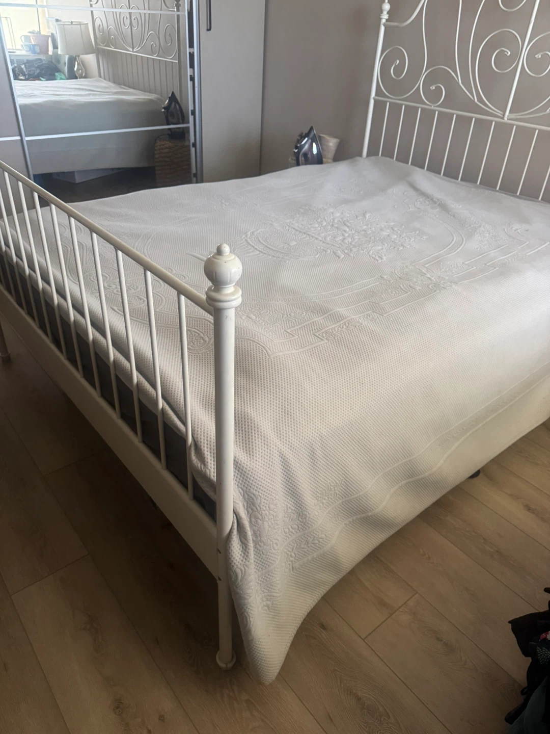 White Metal Headboard $100 - photo 3