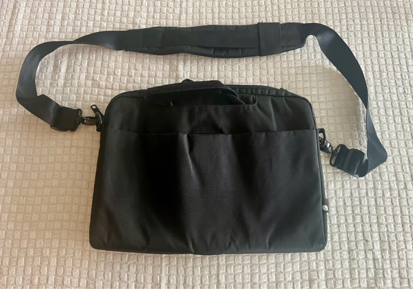 Incase Black Laptop Bag - photo 3