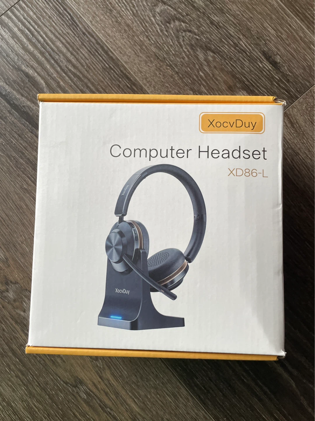 Wireless computer headset with charging stand