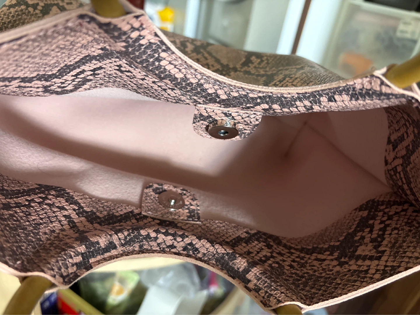 BEAUTY BOUTIQUE Pink Snake Print Tote Bag with Wooden Handles - photo 3