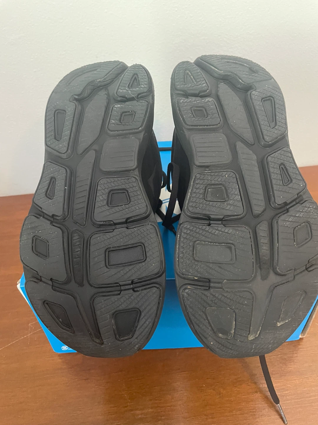 Hoka Bondi 9 Running Shoes (size 7 wide) - photo 5
