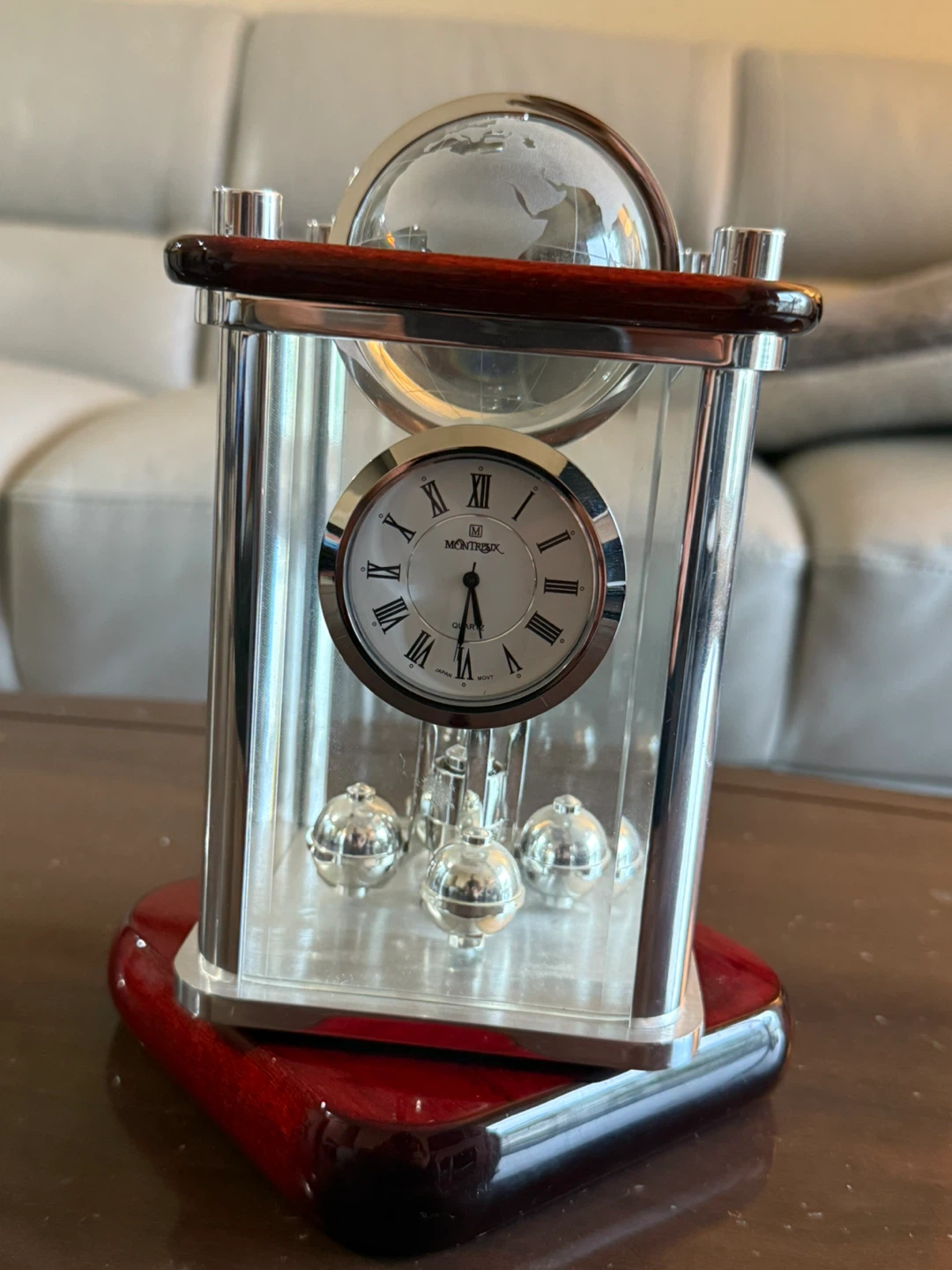 Montreaux Quartz Clock with Globe - photo 3