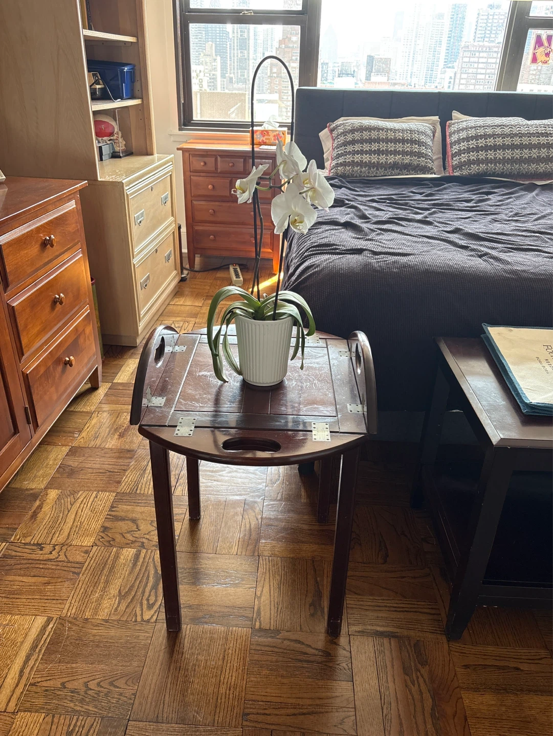 Set of 2 Wooden TV Tray Tables with Handles - photo 4