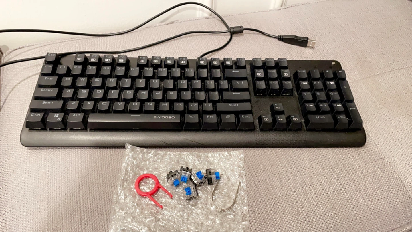 E-YOOSO K600 Mechanical Keyboard Blue Switches 104 Keys LED