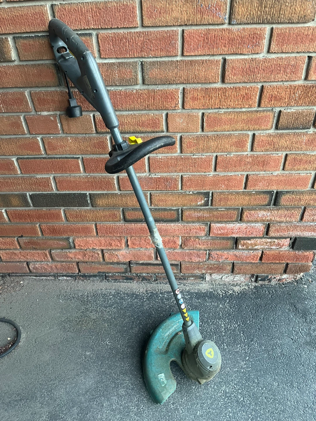 Yardworks Electric String Trimmer