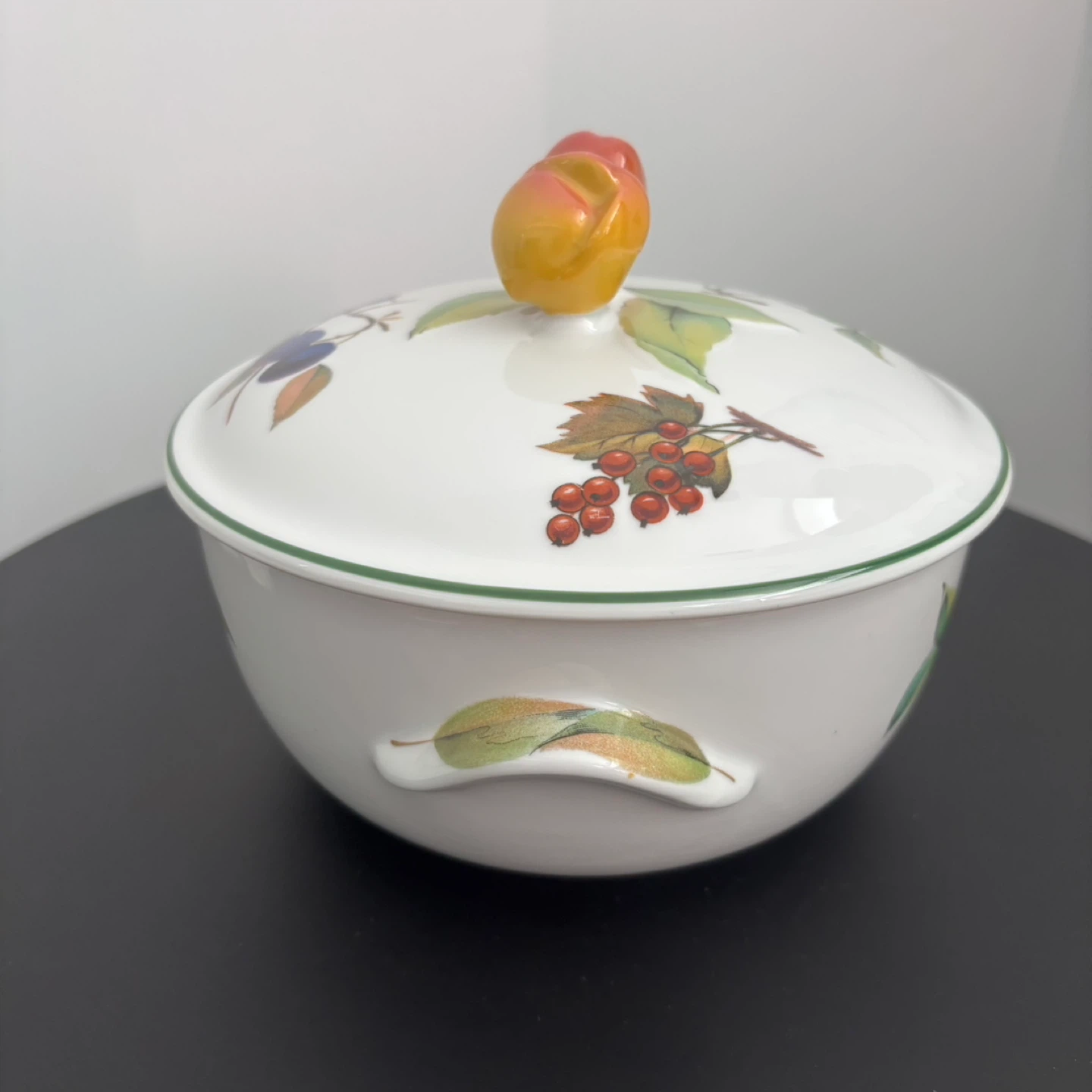 Royal Worcester Evesham Vale Casserole Dish - photo 3