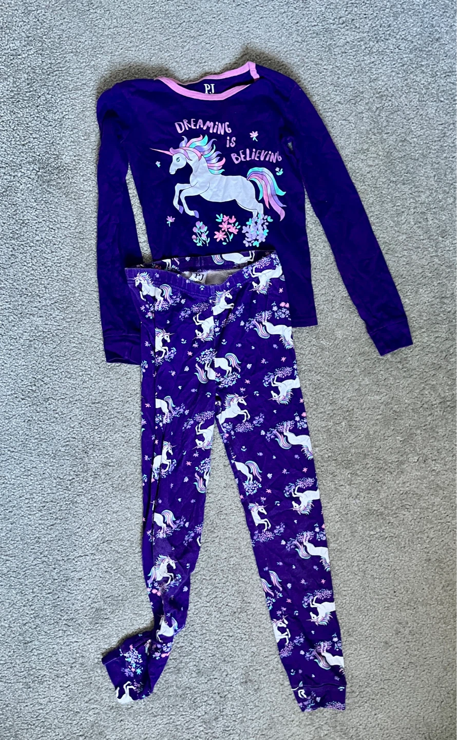 Set of two girls unicorn PJ size 7/8-used - photo 2