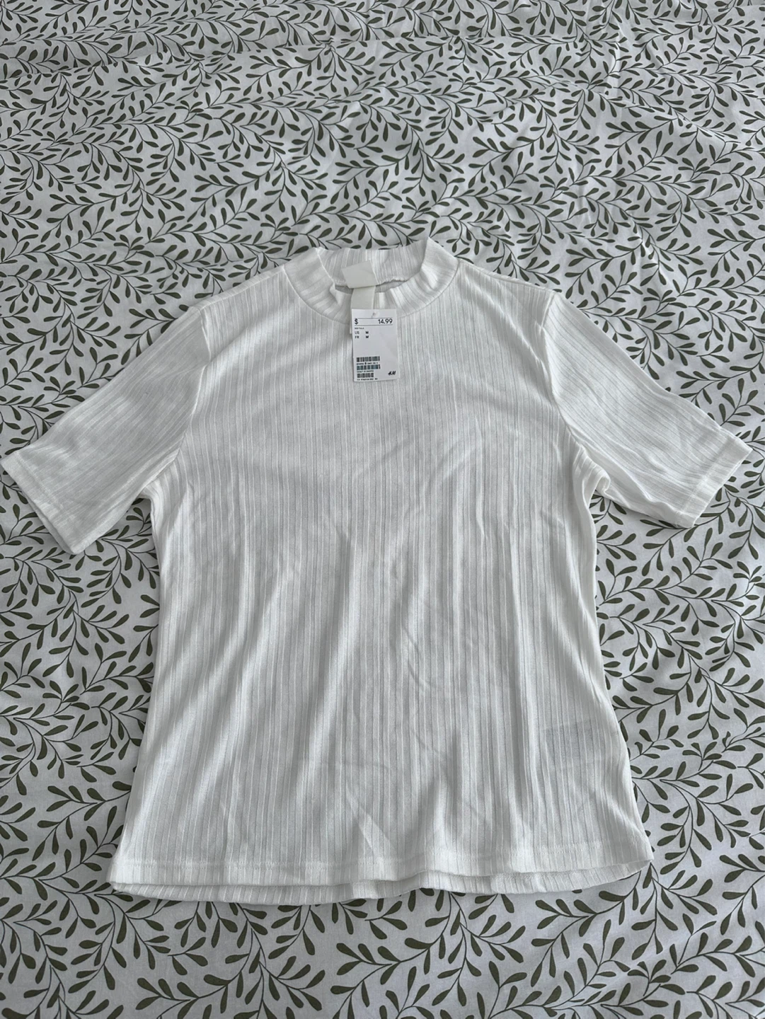 H&M White Short sleeves Medium