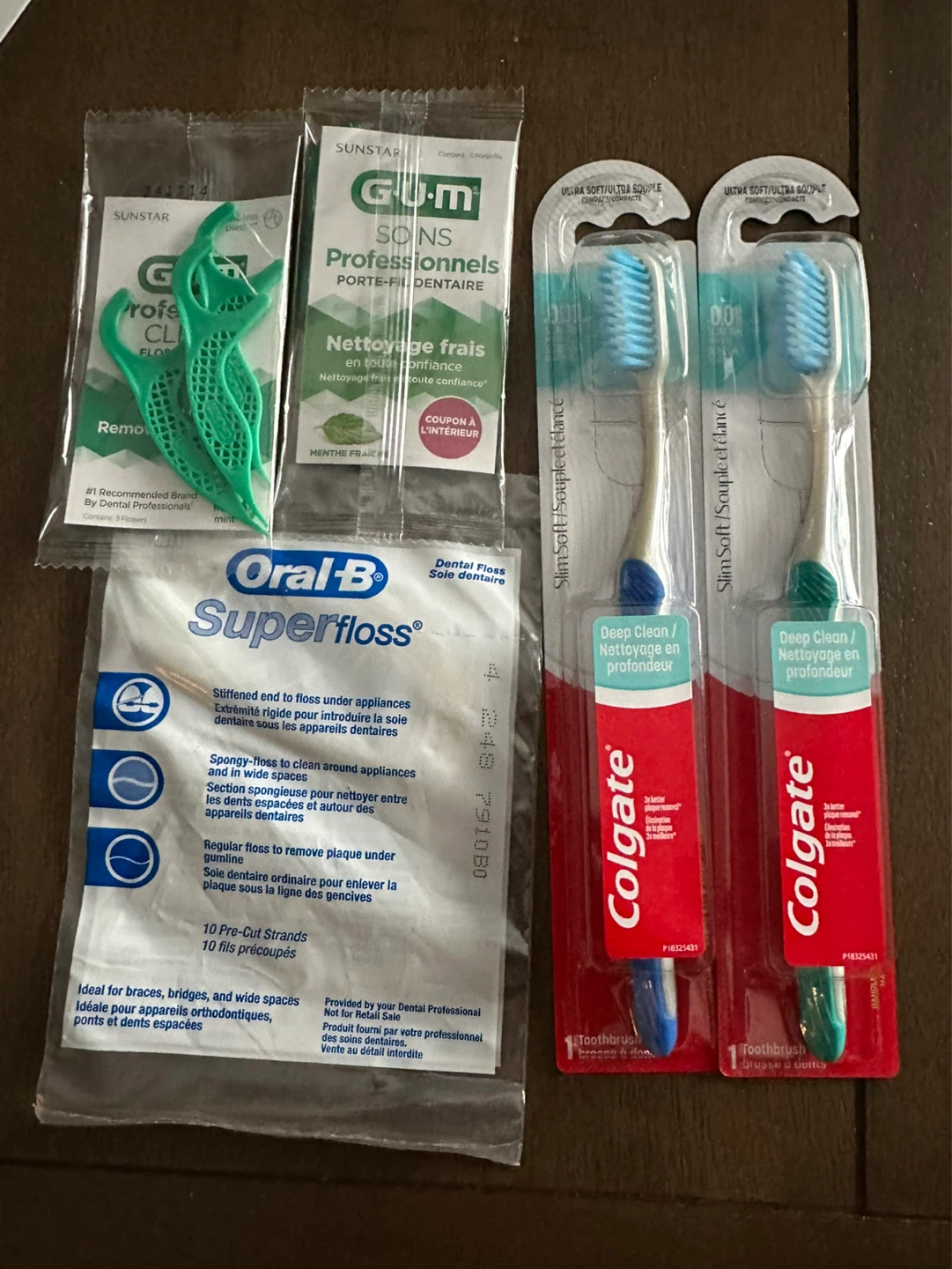 Colgate Deep Clean Toothbrushes (2 Pack) & Oral-B Superfloss