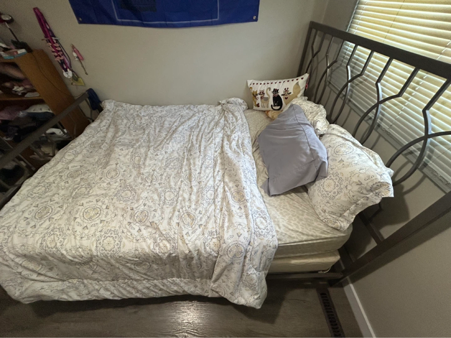 Queen Bed - photo 2