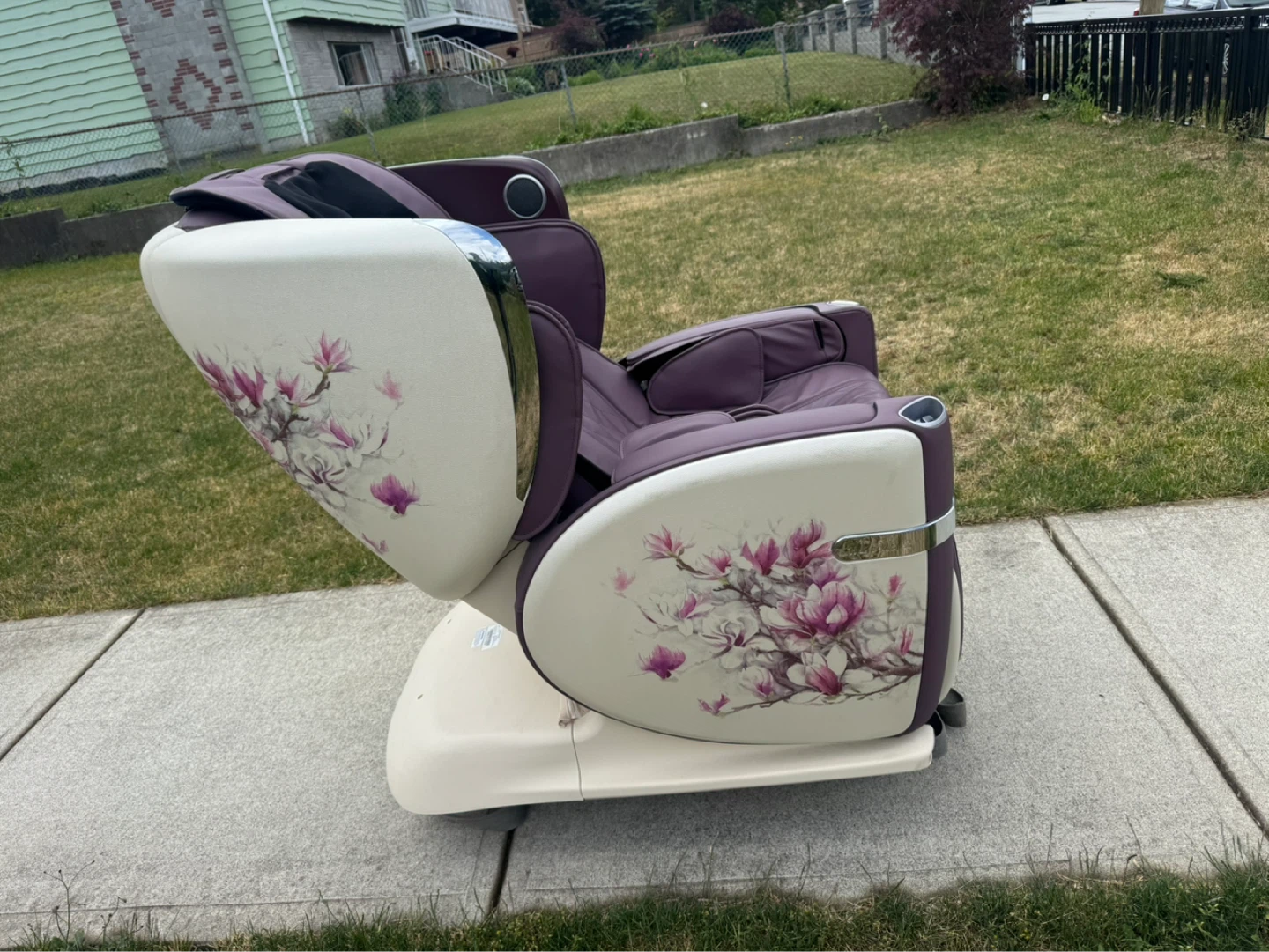 Luxury Massage Chair with Magnolia Design - photo 3