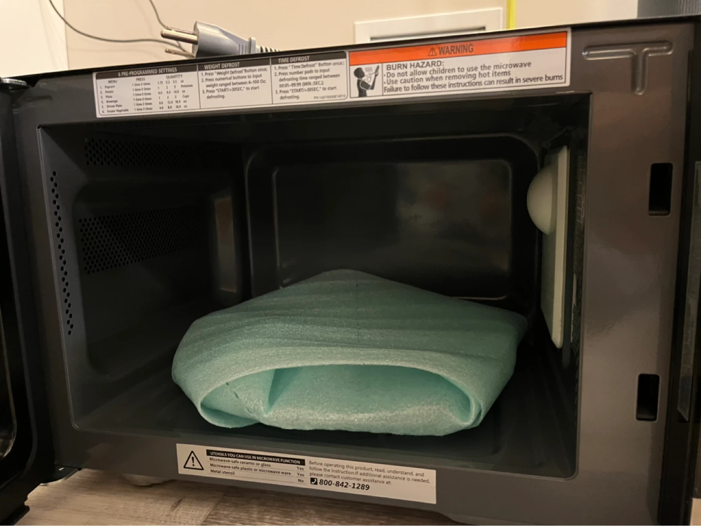BLACK+DECKER Microwave Oven EM925AB9 - photo 2