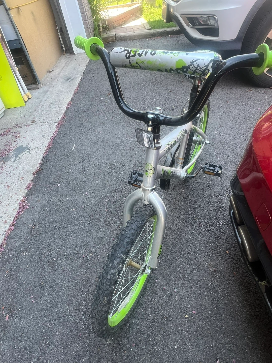 Kids' BMX Bike with Green Accents - photo 2