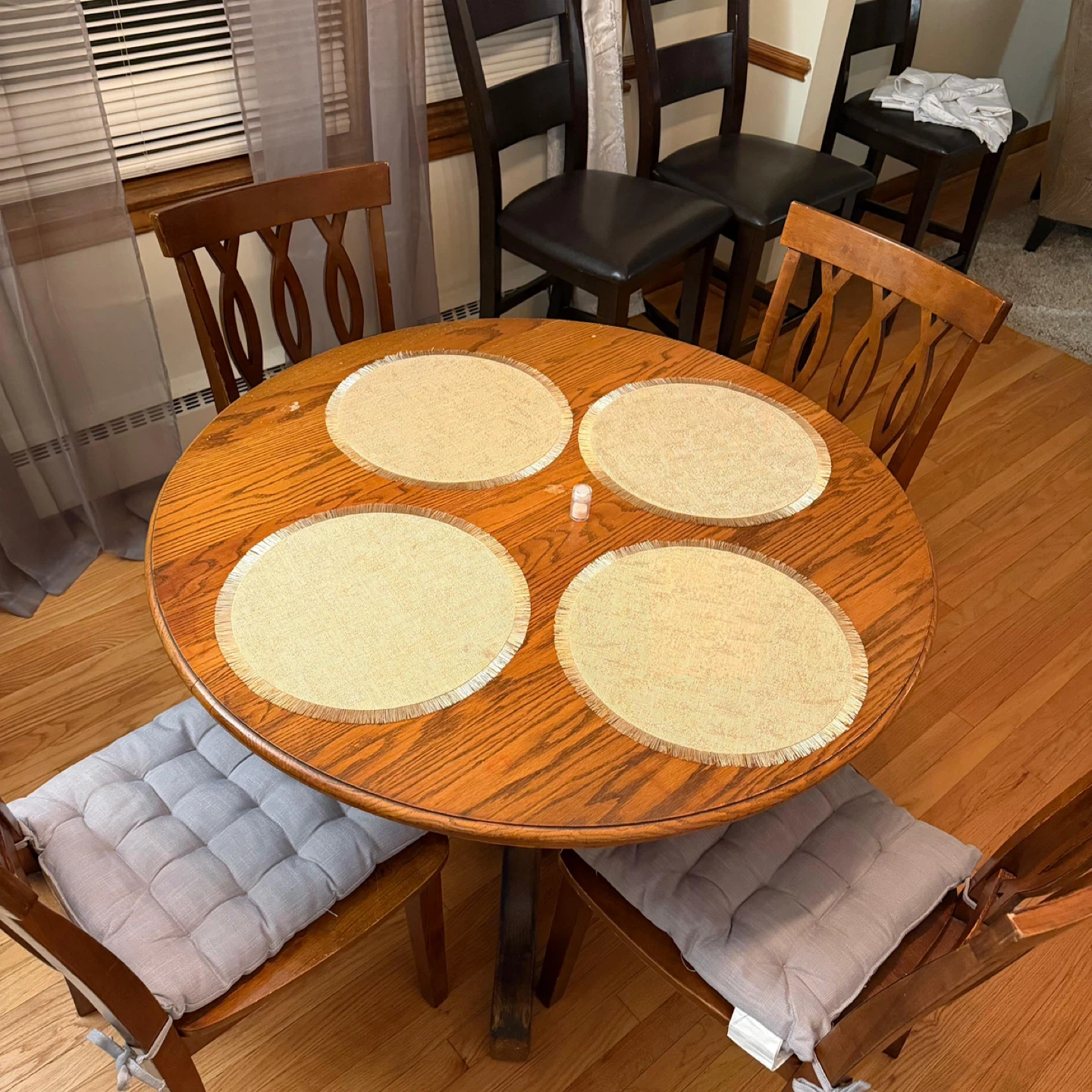 Round Oak Dining Table with 4 Chairs - photo 4