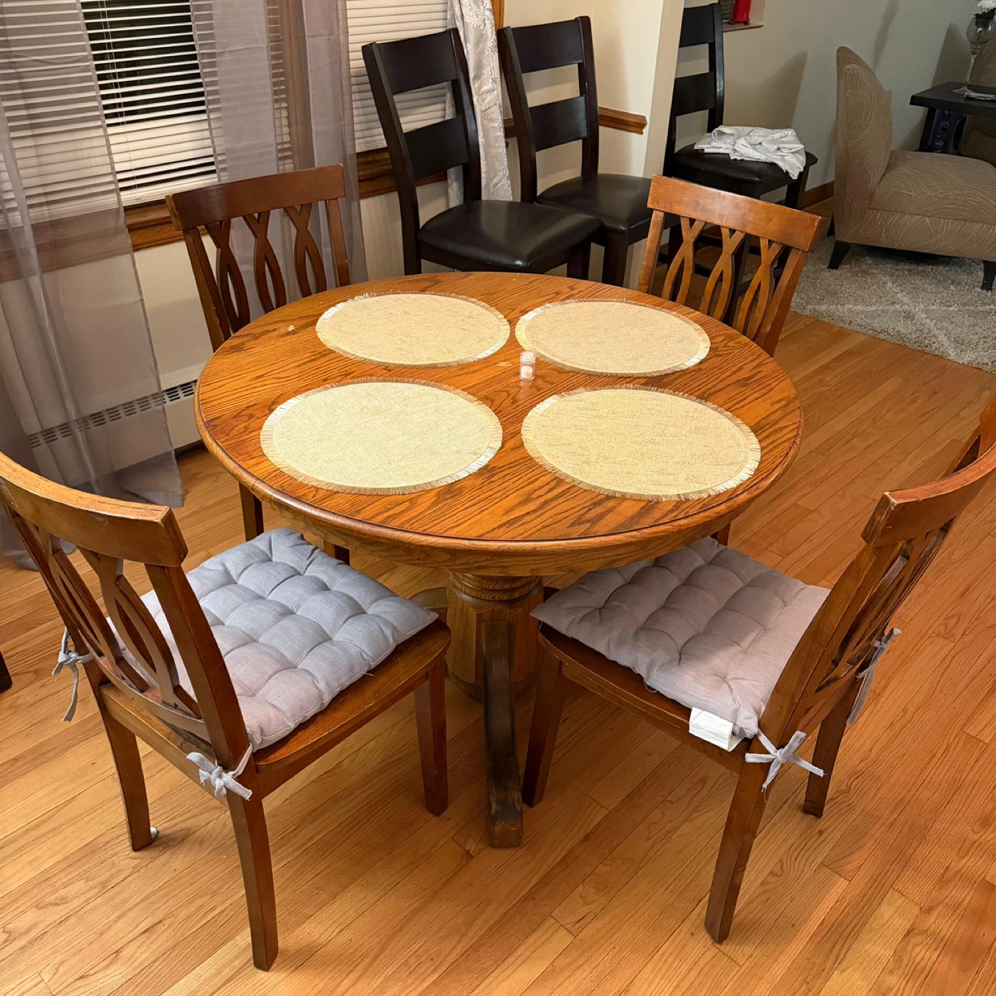 Round Oak Dining Table with 4 Chairs - photo 3