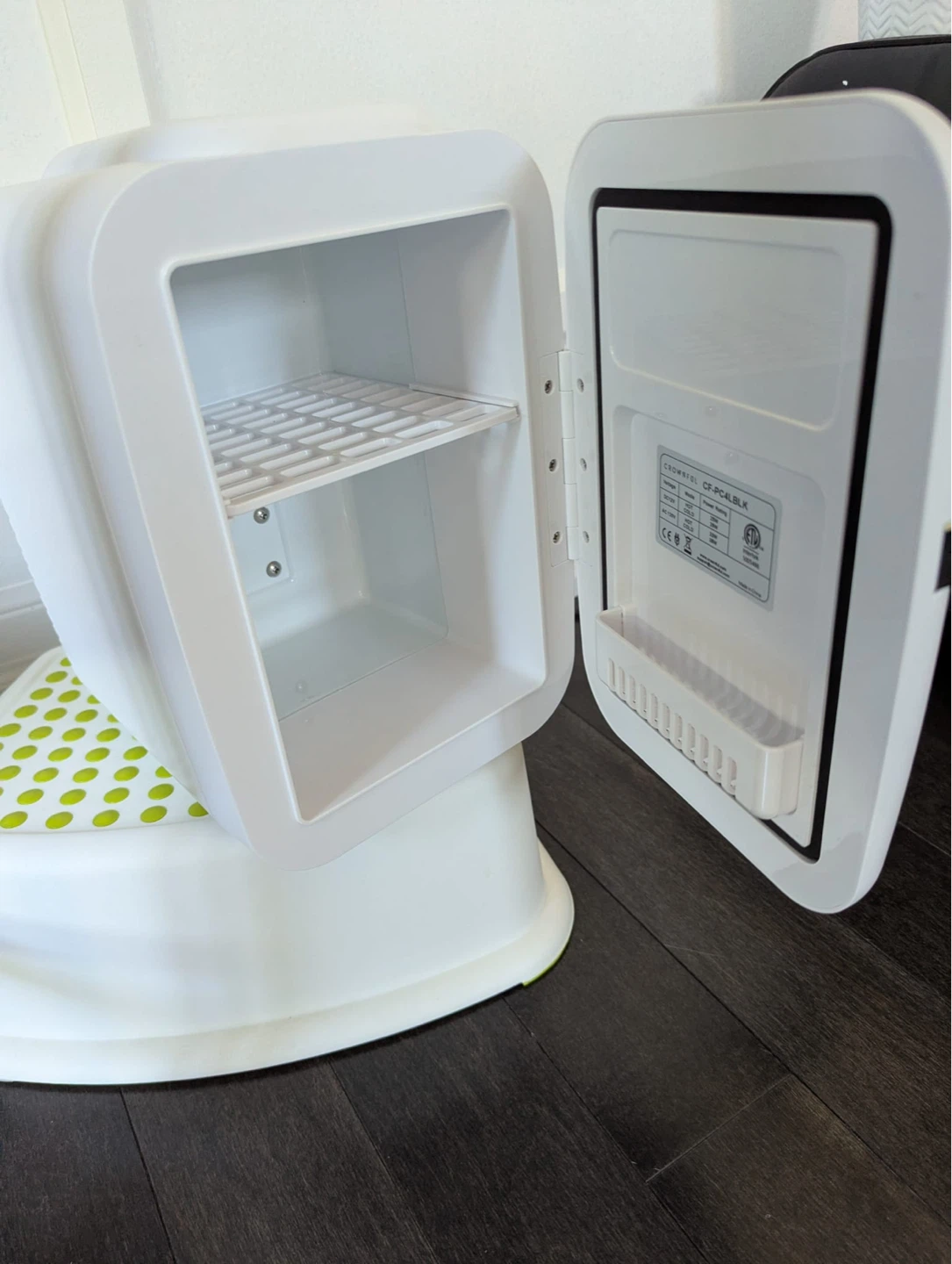 Crownful Mini Fridge - photo 2