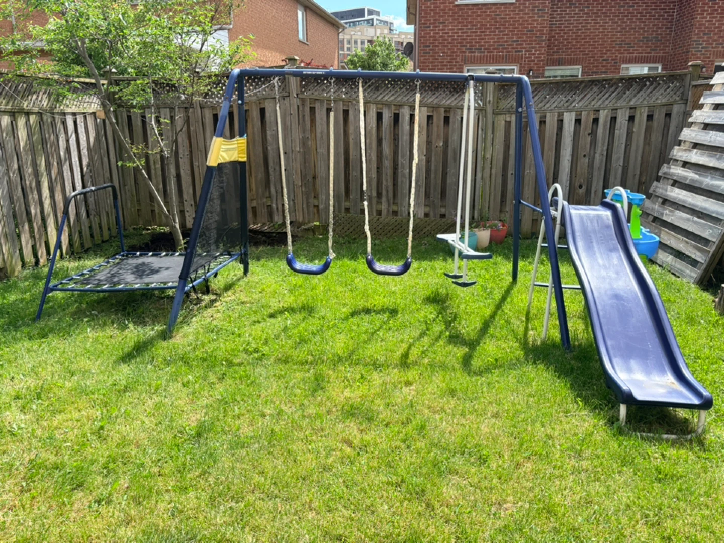 SportsPower 6station Swing Set with Trampoline