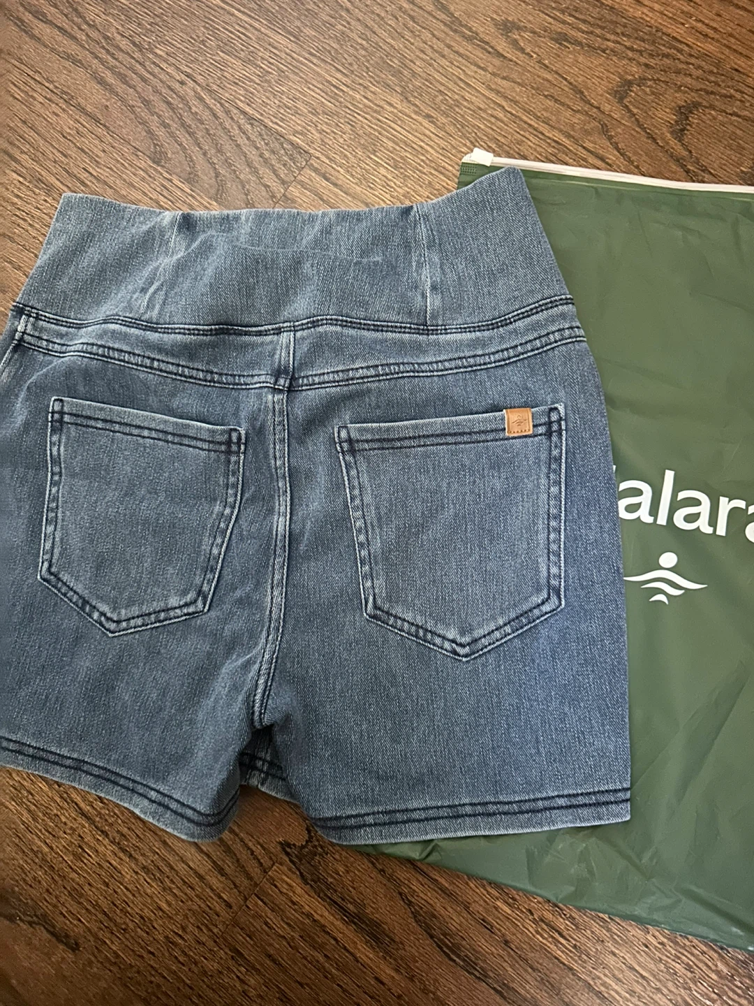 Halara Denim Shorts Size S - photo 2