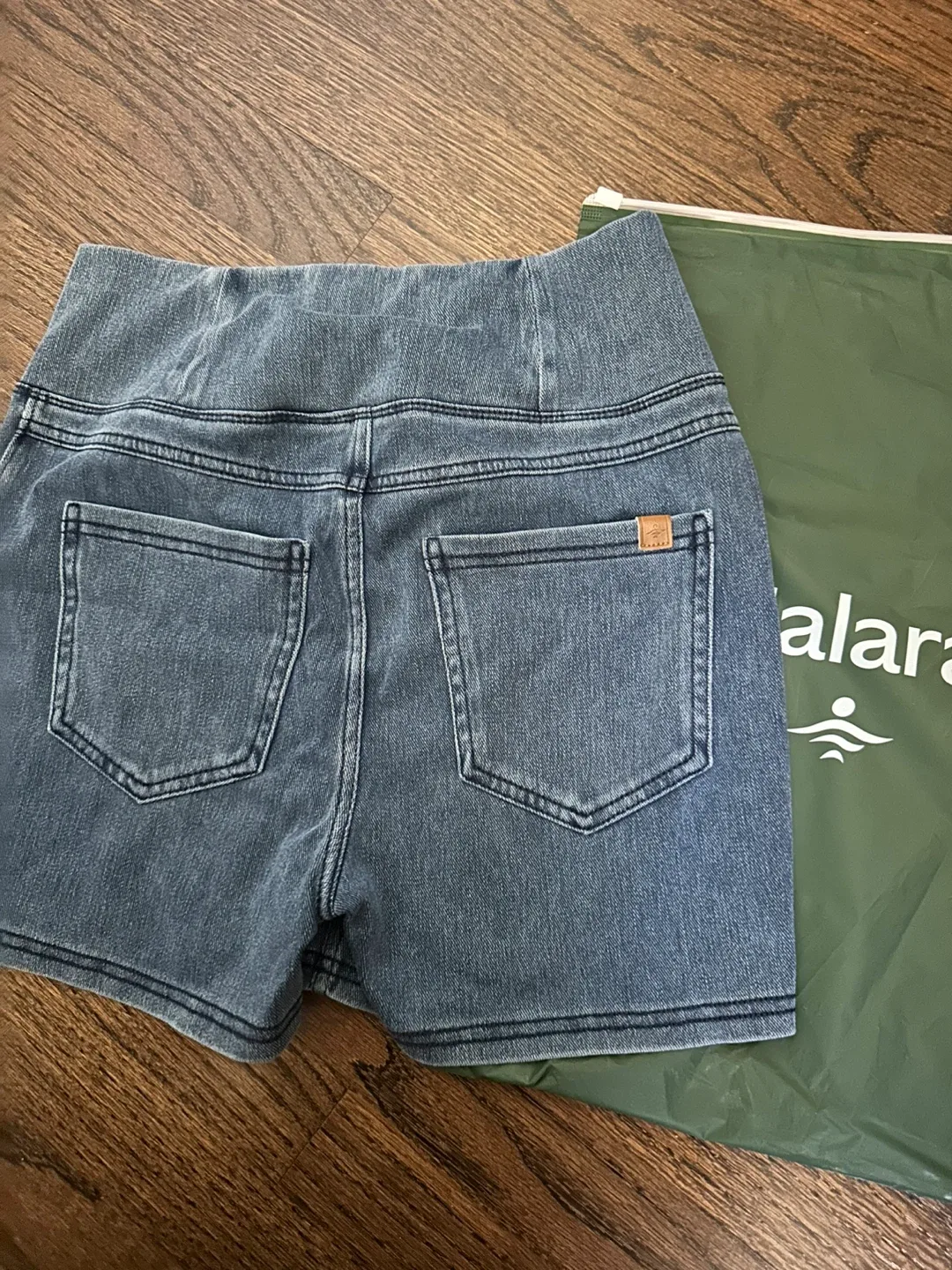 Halara Denim Shorts Size S - photo 2