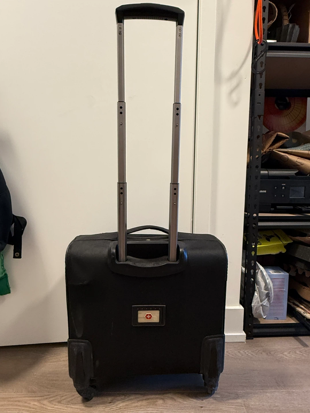 Victorinox Swiss Army 16-Inch Carry-On Spinner Suitcase - photo 3