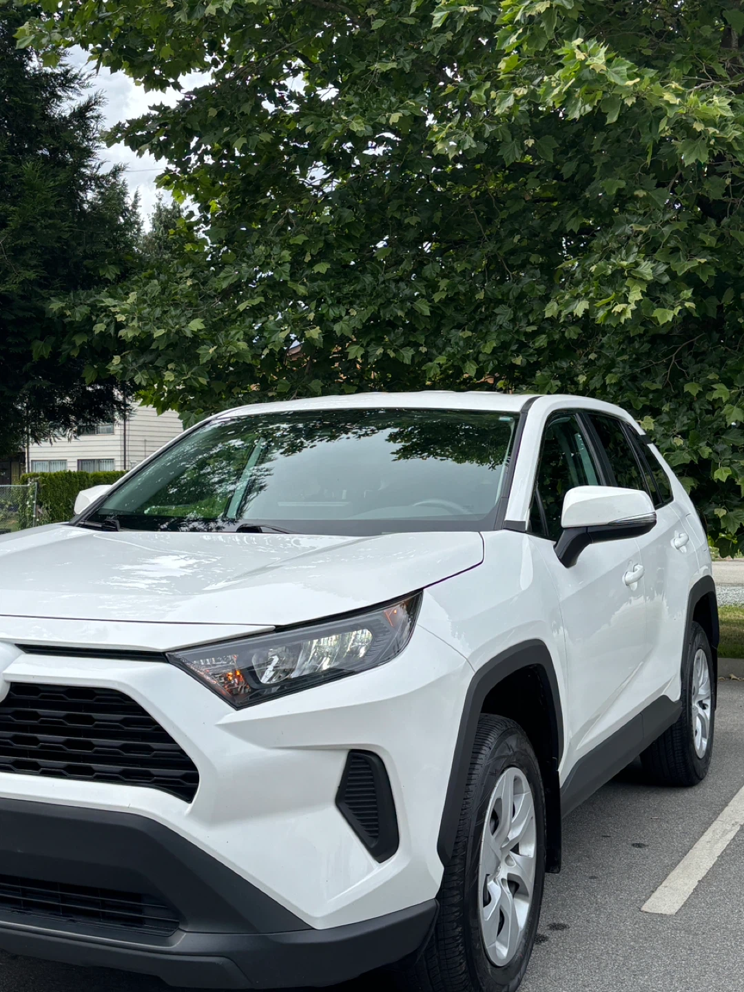 White Toyota RAV4 LE - photo 2
