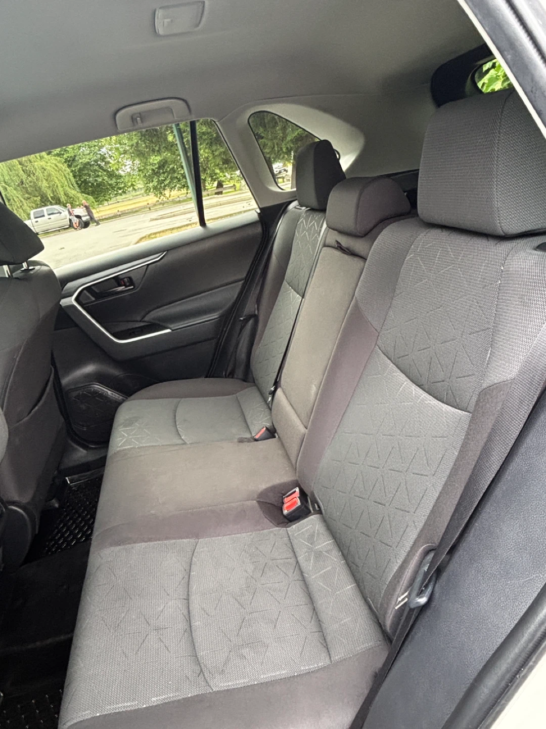 White Toyota RAV4 LE - photo 5